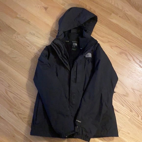 The North Face Jackets & Blazers - North Face Women’s Hyvent 3 in 1 black jacket with fleece insert